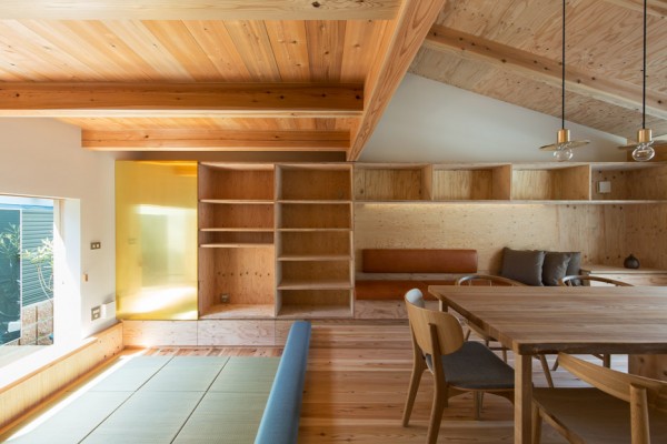 T-intersection Fence House by Hitotomori