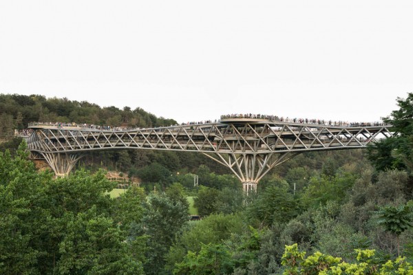 tabiat-bridge-diba-tensile-architecture-tehran-iran-extra_dezeen_936_3