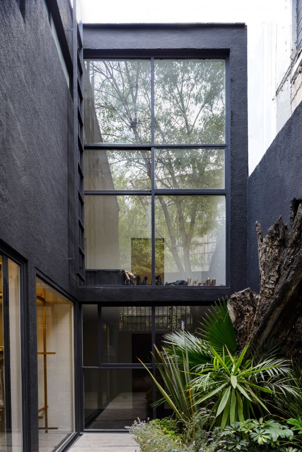 Troquer showroom by Zeller & Moye
