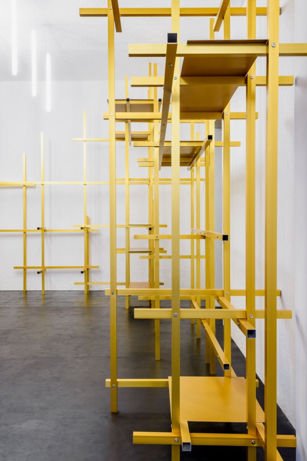 Troquer showroom by Zeller & Moye