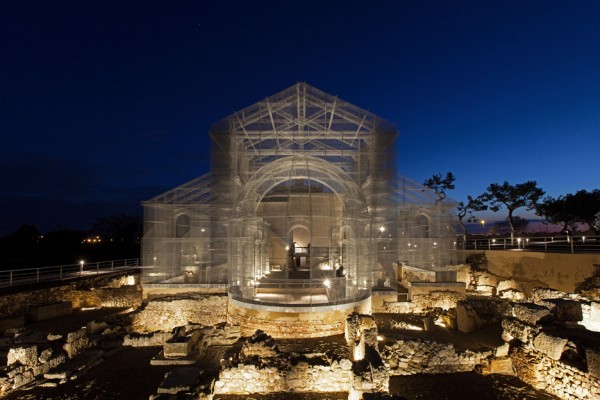 Wire installation by Edoardo Tresoldi