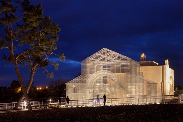 Wire installation by Edoardo Tresoldi
