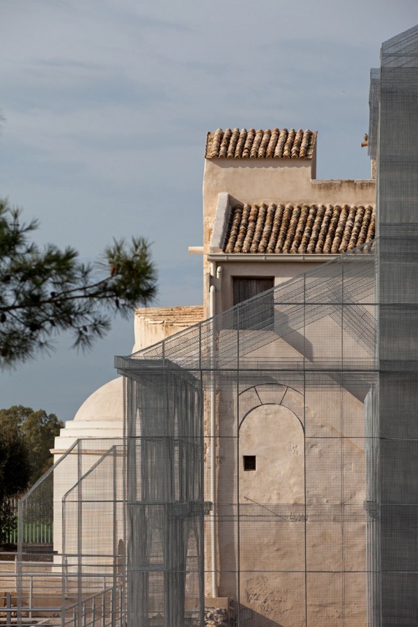 Wire installation by Edoardo Tresoldi
