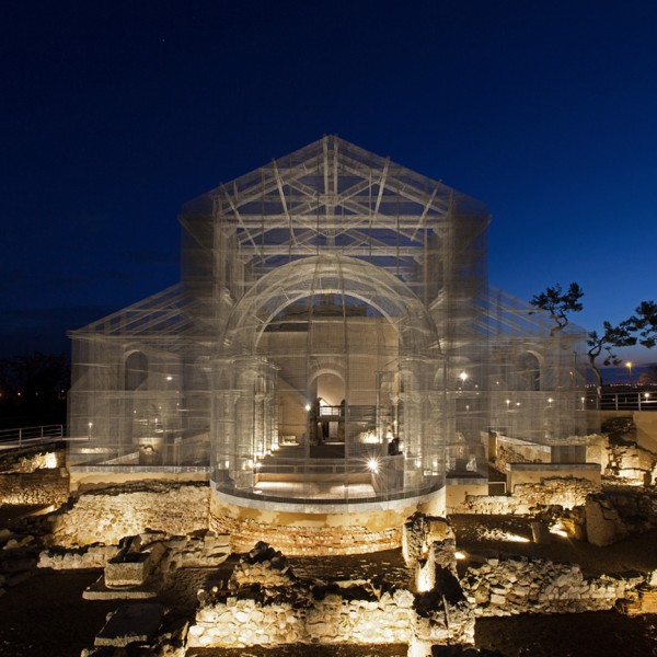Wire installation by Edoardo Tresoldi