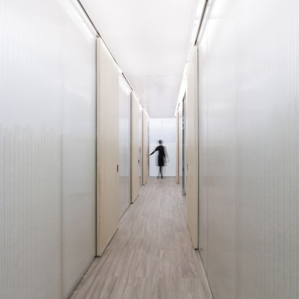 UUfie completes light-filled Ontario medical clinic with translucent polycarbonate walls