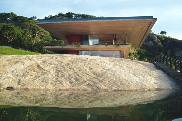 Gota Dam Residence by Sforza Seilern Architects