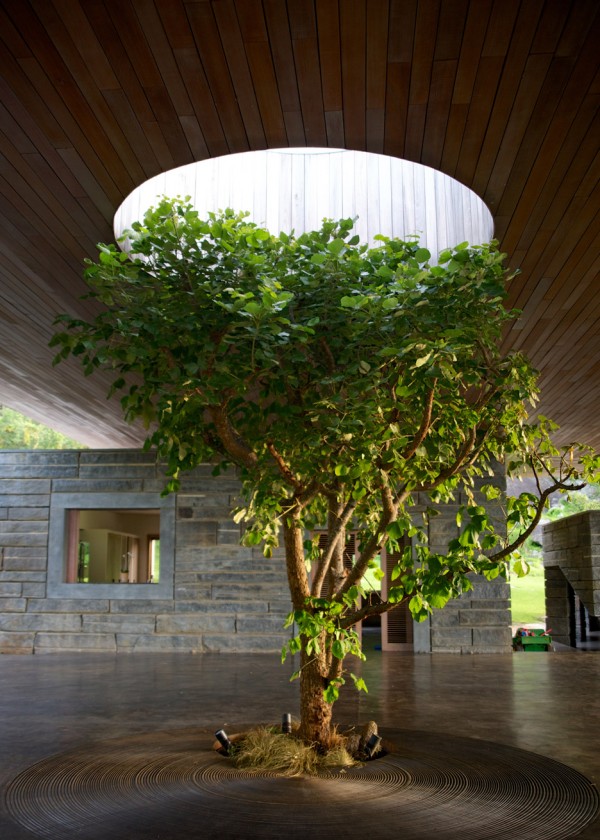Gota Dam Residence by Sforza Seilern Architects