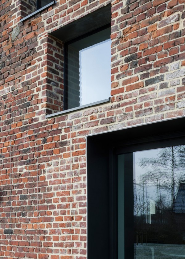 Barn conversion in West Flanders by Studio Farris