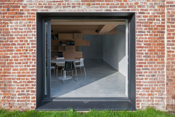 Barn conversion in West Flanders by Studio Farris