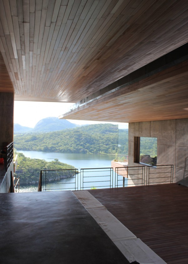 Gota Dam Residence by Sforza Seilern Architects