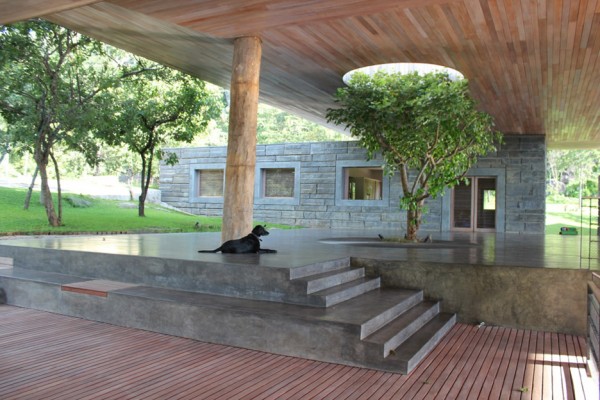 Gota Dam Residence by Sforza Seilern Architects