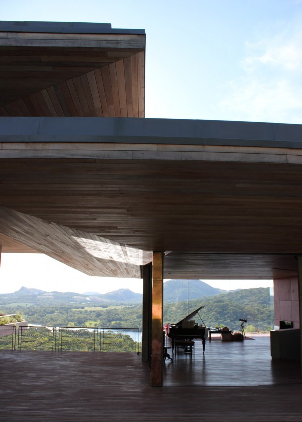 Gota Dam Residence by Sforza Seilern Architects