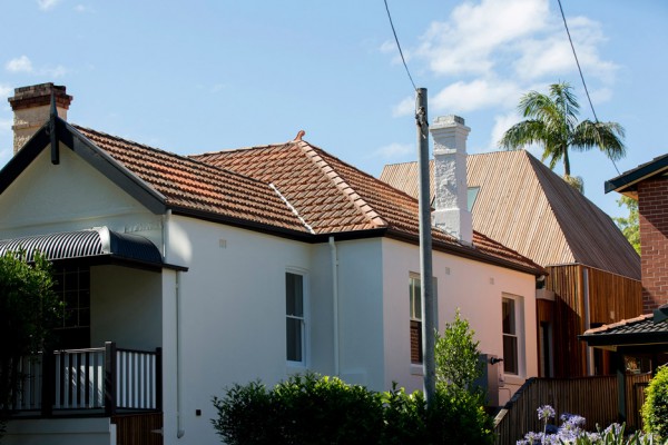 Cut-away roof house by Scale Architecture
