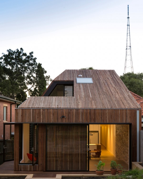 Cut-away roof house by Scale Architecture