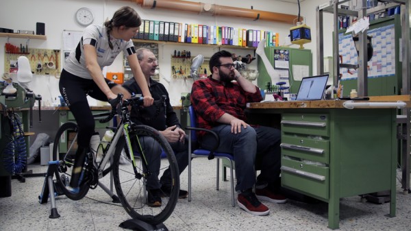 Denise Schindler aims to become "world's first" paralympic cyclist to use fully 3D-printed prothesis