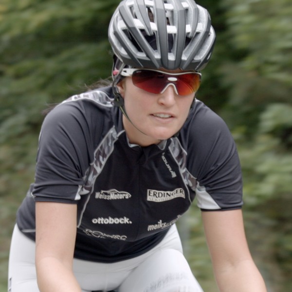 Denise Schindler aims to become "world's first" paralympic cyclist to use fully 3D-printed prothesis