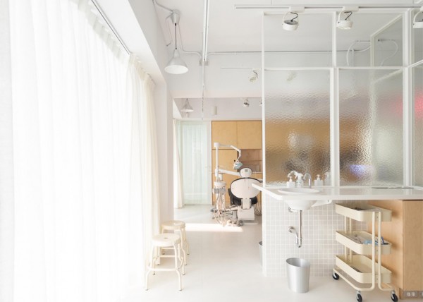 Dental Clinic in Taoyuan city by Germain Canon