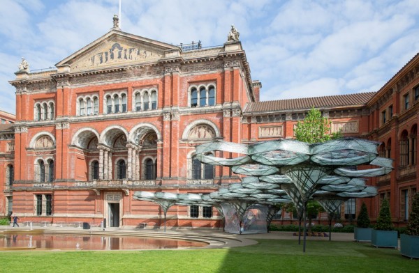 Elytra Filament Pavilion by Achim Menges for the V&A Museum is modelled on flying beetle wings