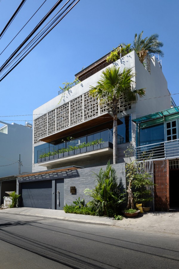 H House by Vo Duy Kim Architects