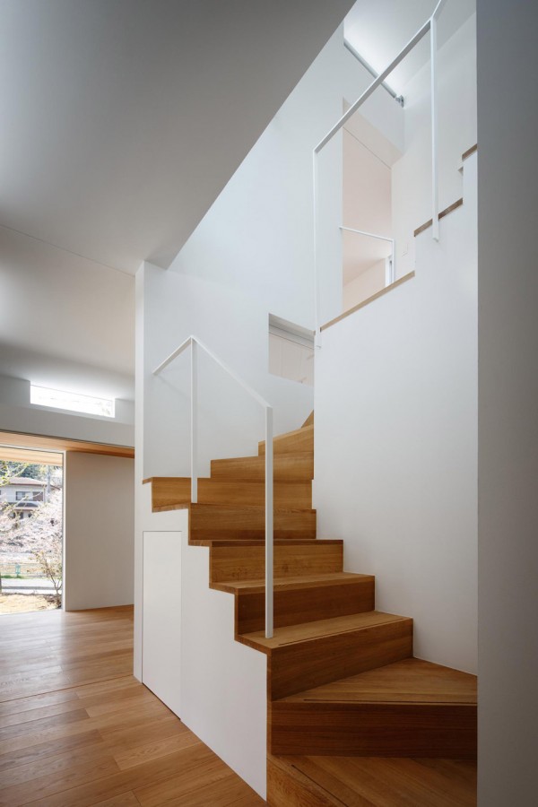 House in Okazaki by Kazuki Moroe Architects