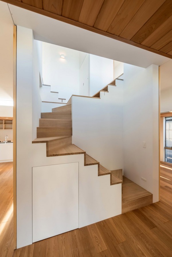 House in Okazaki by Kazuki Moroe Architects