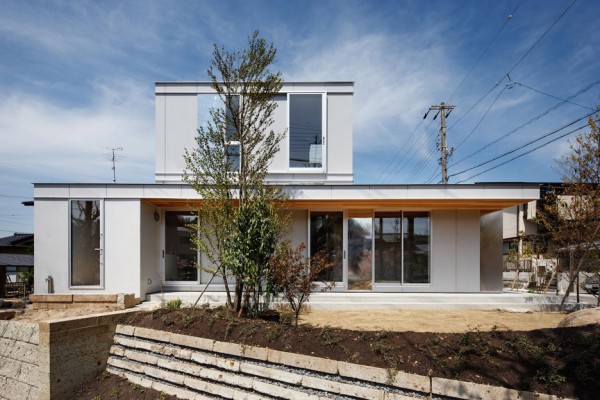 House in Okazaki by Kazuki Moroe Architects