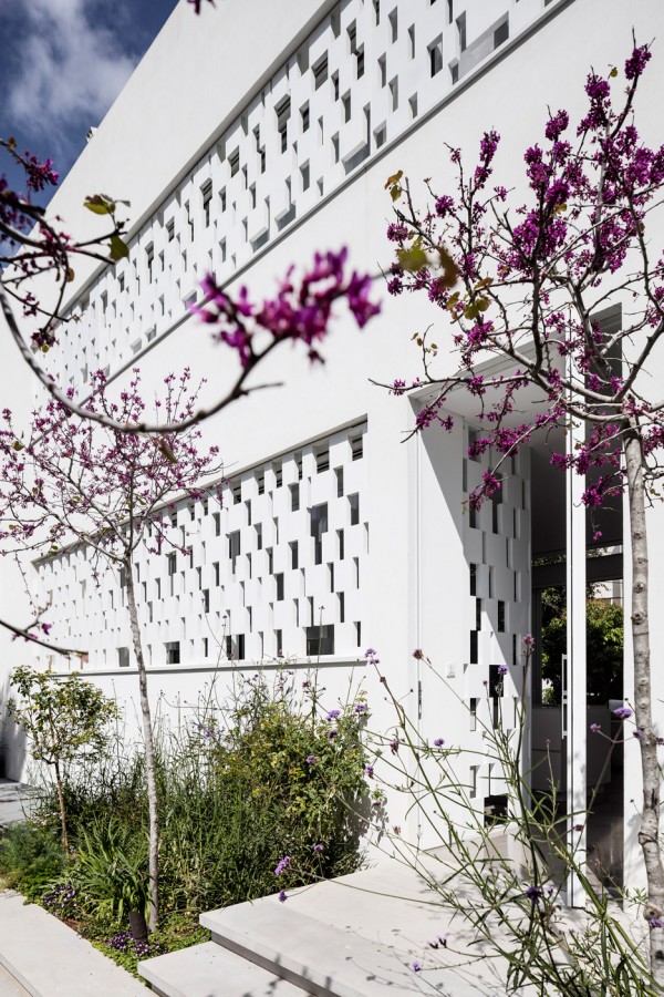 Kapsi House by Pitsou Kedem