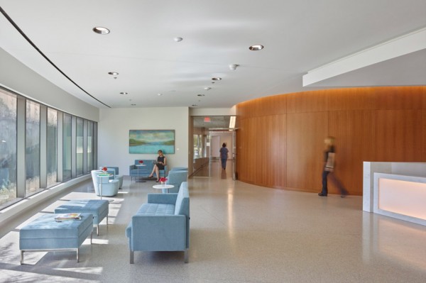 Kraemer Radiation Oncology Center by Yazdani Studio