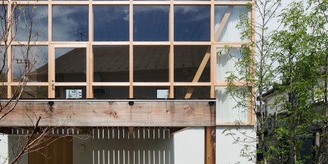 Tetsuo Yamaji builds “a non-mass-produced house with mass-produced components”