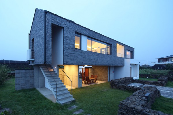 Holiday home on Jeju island in South Korea by Z Lab Studio
