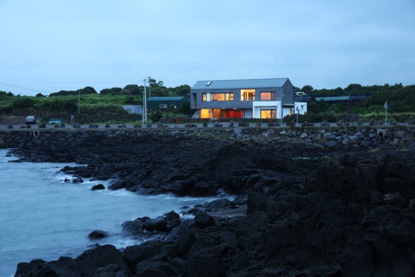 Holiday home on Jeju island in South Korea by Z Lab Studio