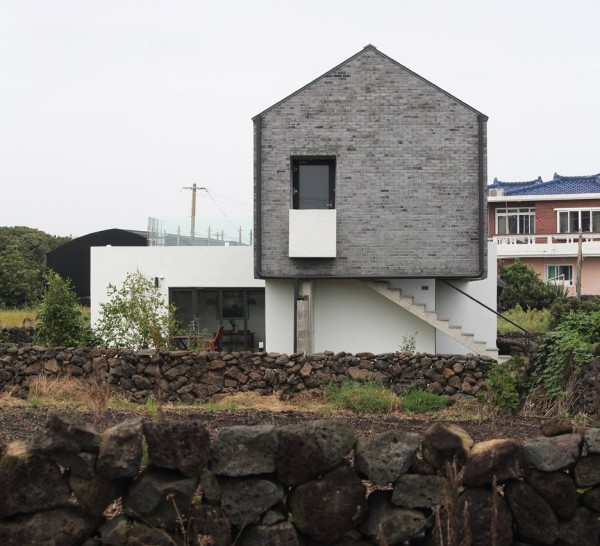 Holiday home on Jeju island in South Korea by Z Lab Studio