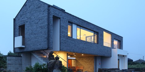 Holiday home on Jeju island in South Korea by Z Lab Studio