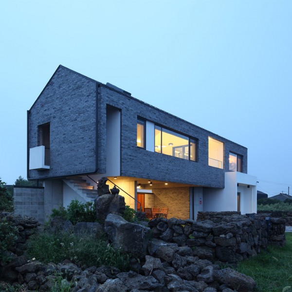 Holiday home on Jeju island in South Korea by Z Lab Studio