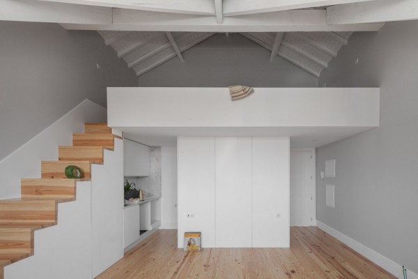 Santa Teresa townhouse renovation in Porto, Portugal by Joao Morgado