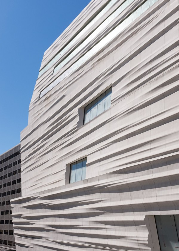 Snøhetta extension to Mario Botta's SFMOMA