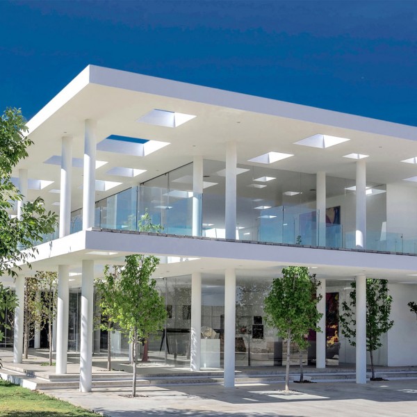 Julio Hernandez house by Roof Arquitectos, a white house in Mexico