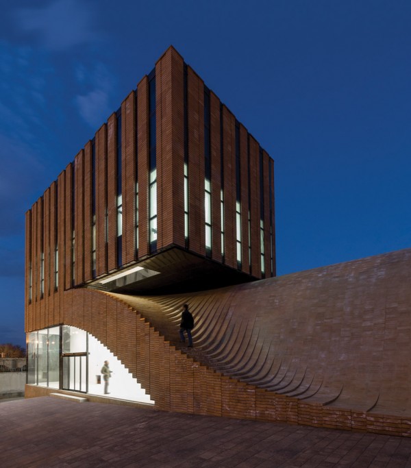 Termeh Office by Ahmad Bathaei & Farshad Mehdizadeh Architects