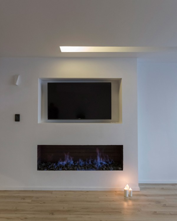 Three views/A house by New Wave Architecture