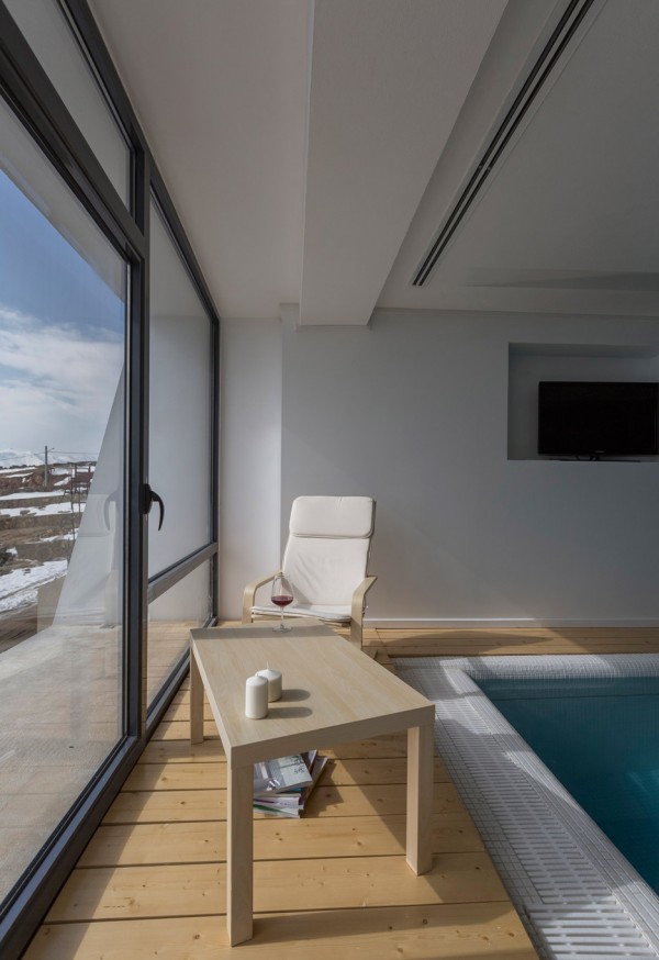Three views/A house by New Wave Architecture