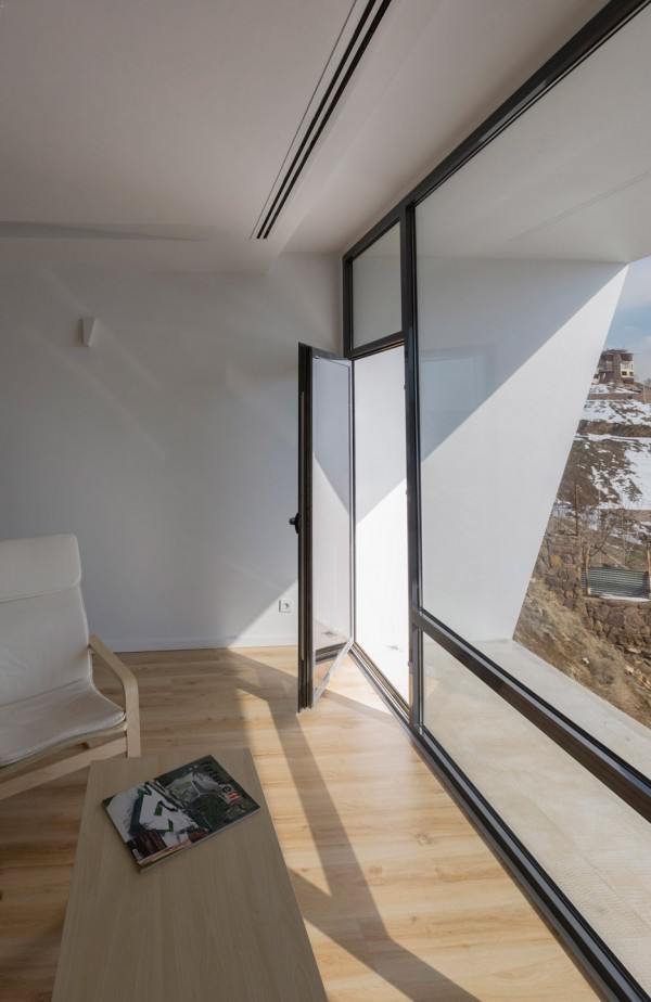 Three views/A house by New Wave Architecture