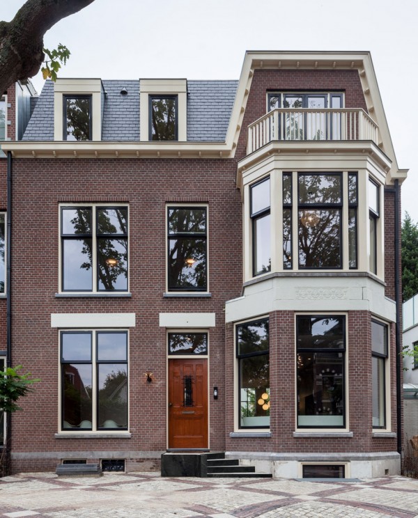 Transformation of a former private museum into a home in Rotterdam by Paul de Ruiter and Chris Collaris