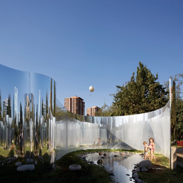 yap-constructo-6-your-reflection-guillermo-hevia-garcia-nicolas-urzua-pavilion-architecture-installation-mirrors-santiago-chile_dezeen_936_14