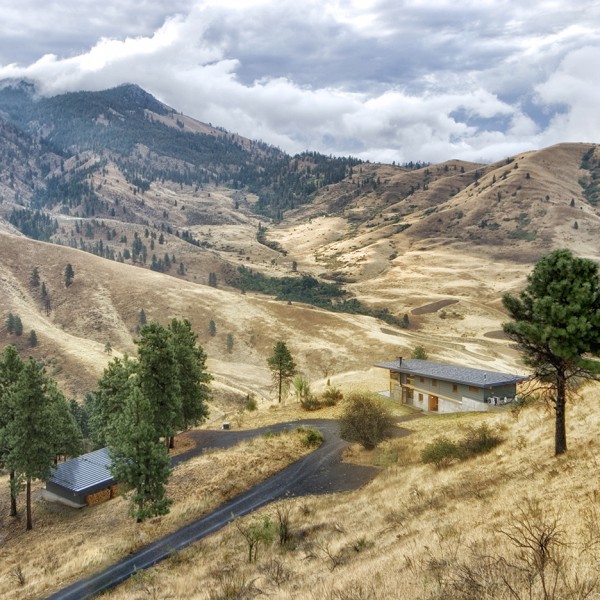 Nahahum cabin by Balance Associates