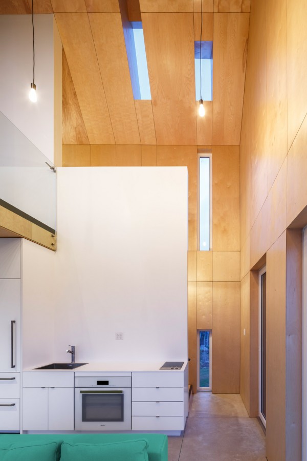 Rabbit Snare Gorge cabin by Design Base 8 and Omar Gandhi