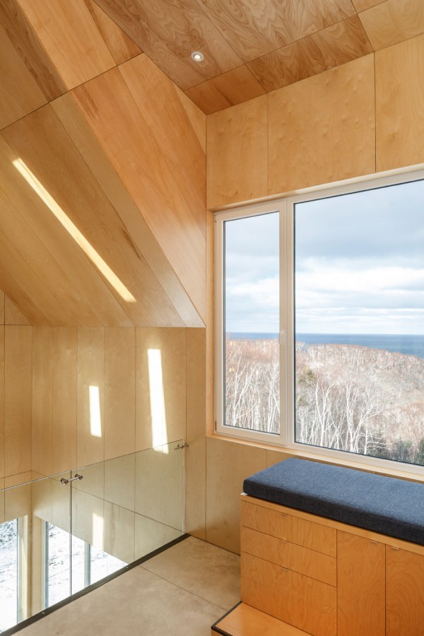 Rabbit Snare Gorge cabin by Design Base 8 and Omar Gandhi