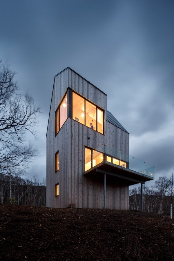 Rabbit Snare Gorge cabin by Design Base 8 and Omar Gandhi