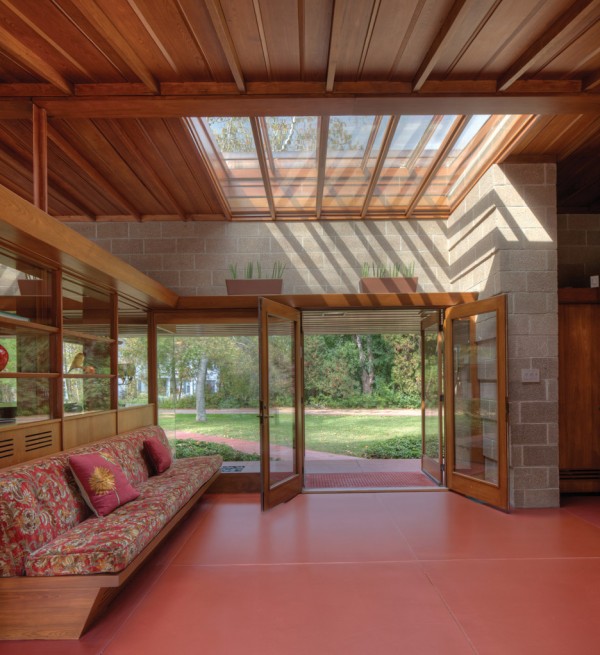 The Adelman House designed by Frank Lloyd Wright has been Renovated by Kubala Washatko Architects