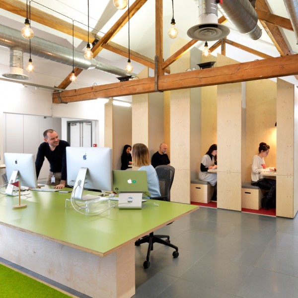 airbnb-office_london_threefold_dezeen_sqa