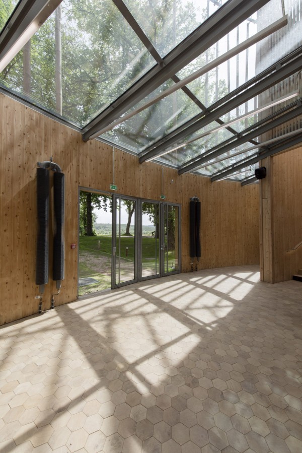 andrew-todd-theatre-pas-de-calais-globe-elizabethan-france-cross-laminated-timber_dezeen_936_1